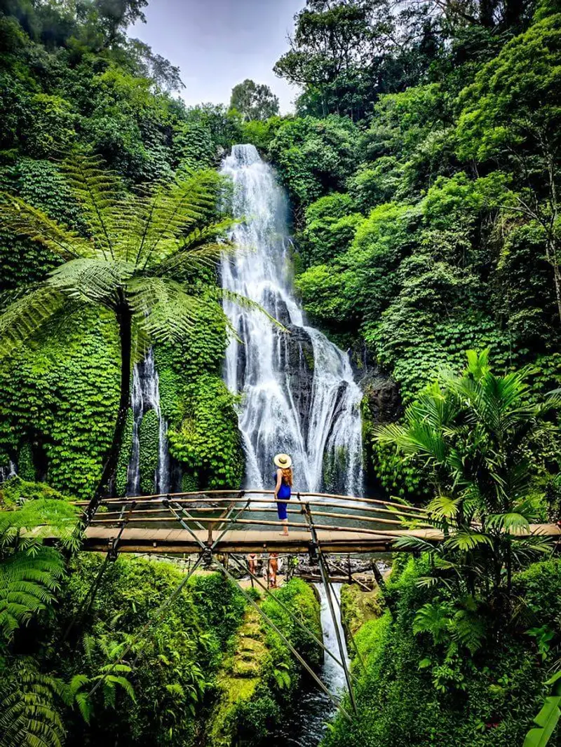 Cascada Munduk en el norte de Bali