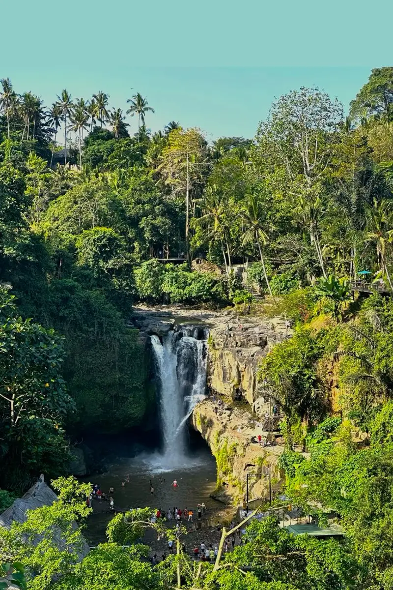 Cascada en la jungla de Bali