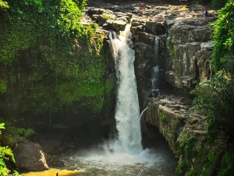 Cascada Tegenungan de cerca