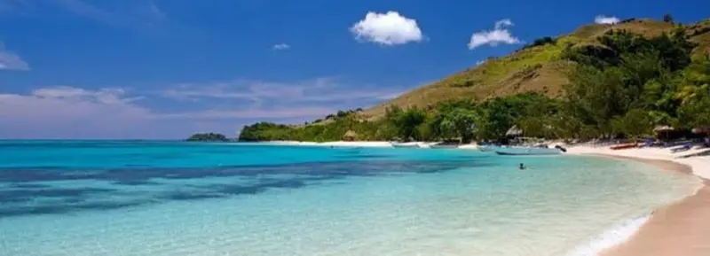 Almuerzo junto al mar después del snorkel