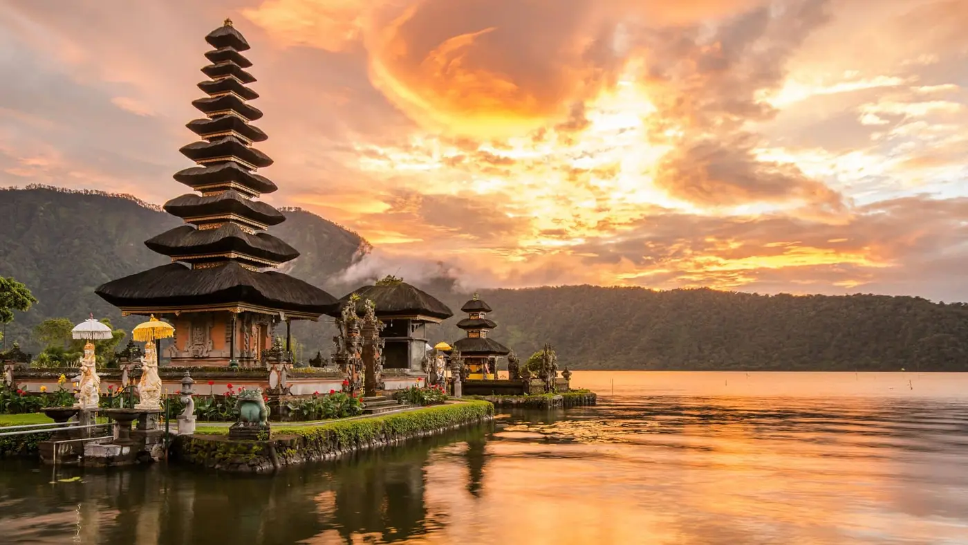 Vista panorámica del templo en el oeste de Bali