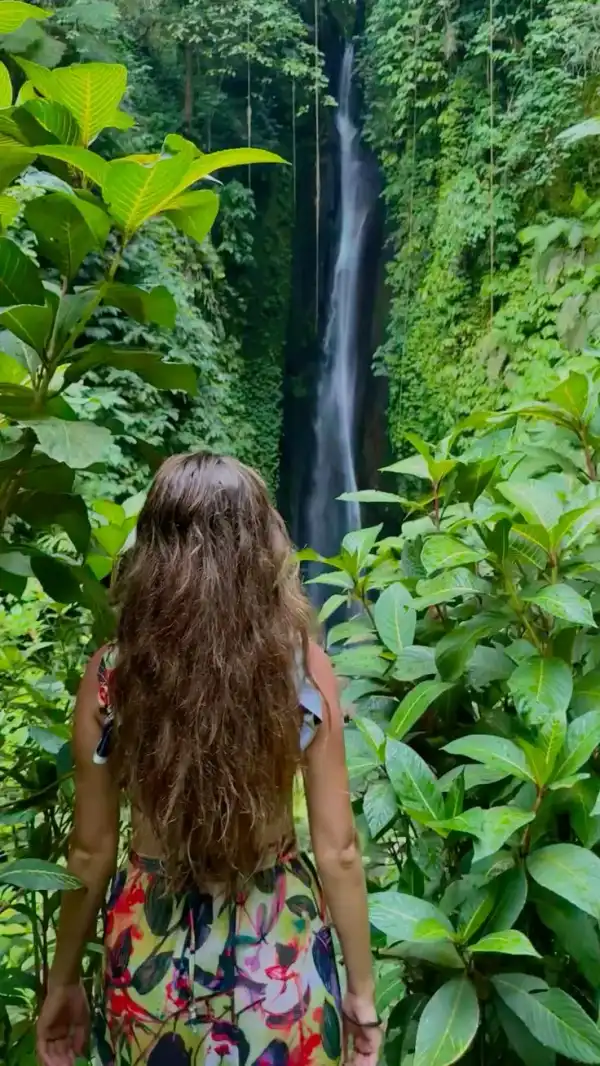 Vista del lago de montaña