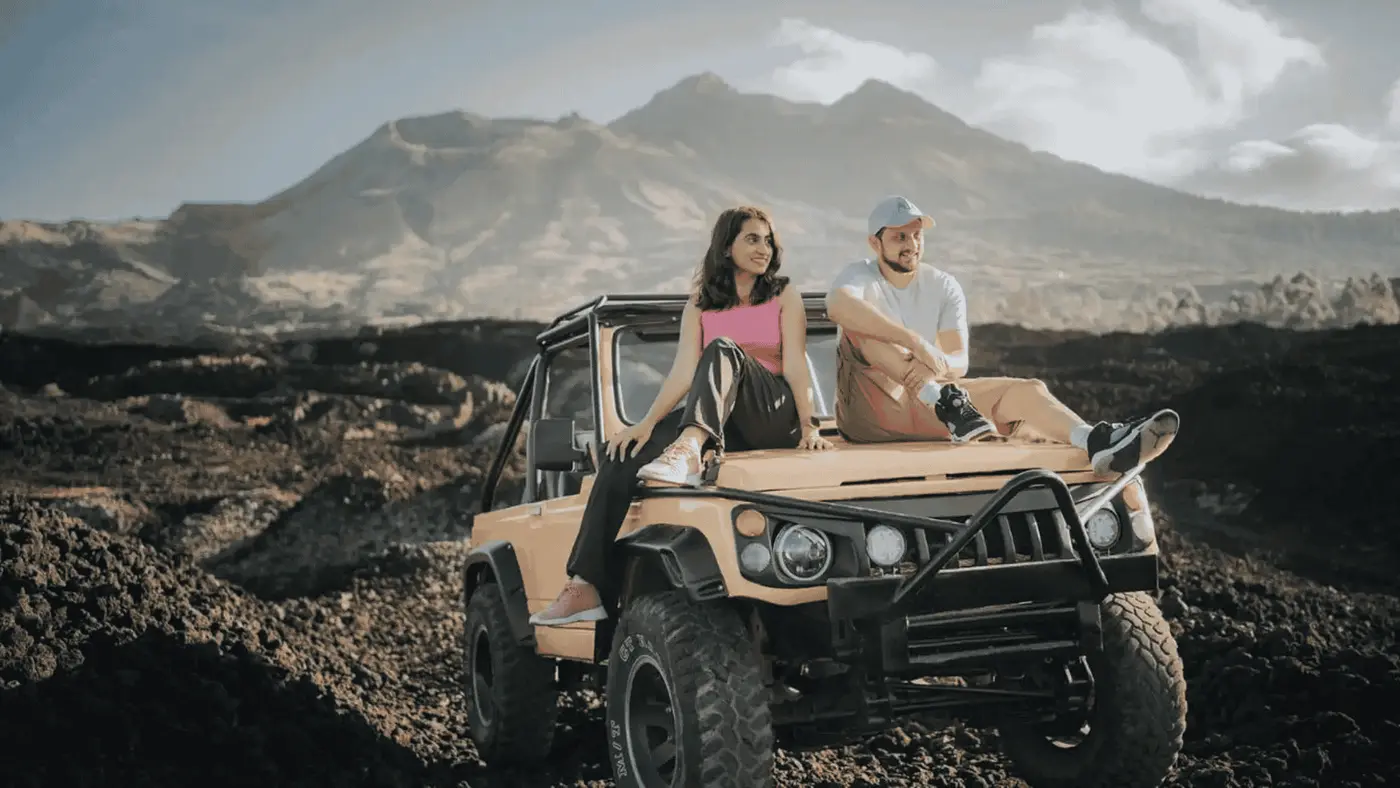 Paisaje volcánico del Monte Batur al amanecer