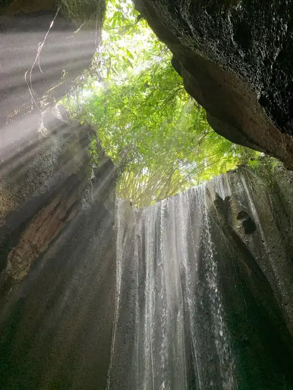 Entrada a la cueva Tukad Cepung