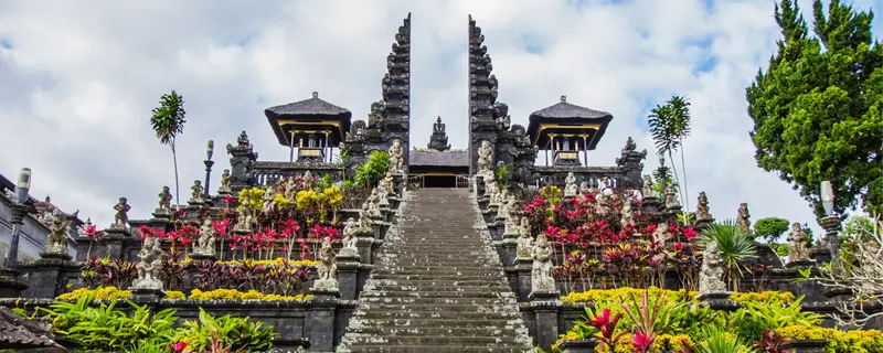 Templo Madre Besakih en el Monte Agung