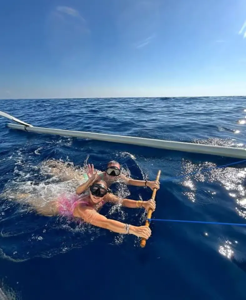Delfines salvajes y barco privado en Lovina, Bali 8