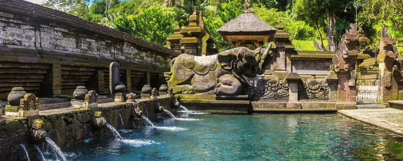 Templo de manantiales sagrados Tirta Empul